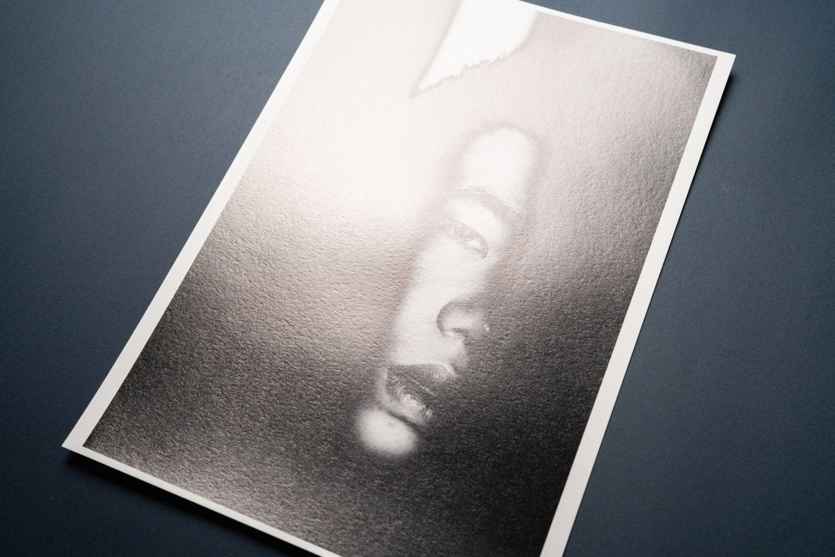 【Hahnemuhle】FineArt Pearl - PHOTOPRI【写真展・美術展品質のプリントサービス】 写真やイラスト・NFTアートの印刷を個展(写真展・美術展)向けにリーズナブルにジクレー印刷をするなら”PHOTOPRI”(フォトプリ)で。写真やイラスト・デジタルアートの印刷・額装・キャンバスパネルを個展・写真展向けにリーズナブルに印刷!8000円以上で送料無料中!PC・スマホどちらでもネットで注文OK!作品レベルの高品質