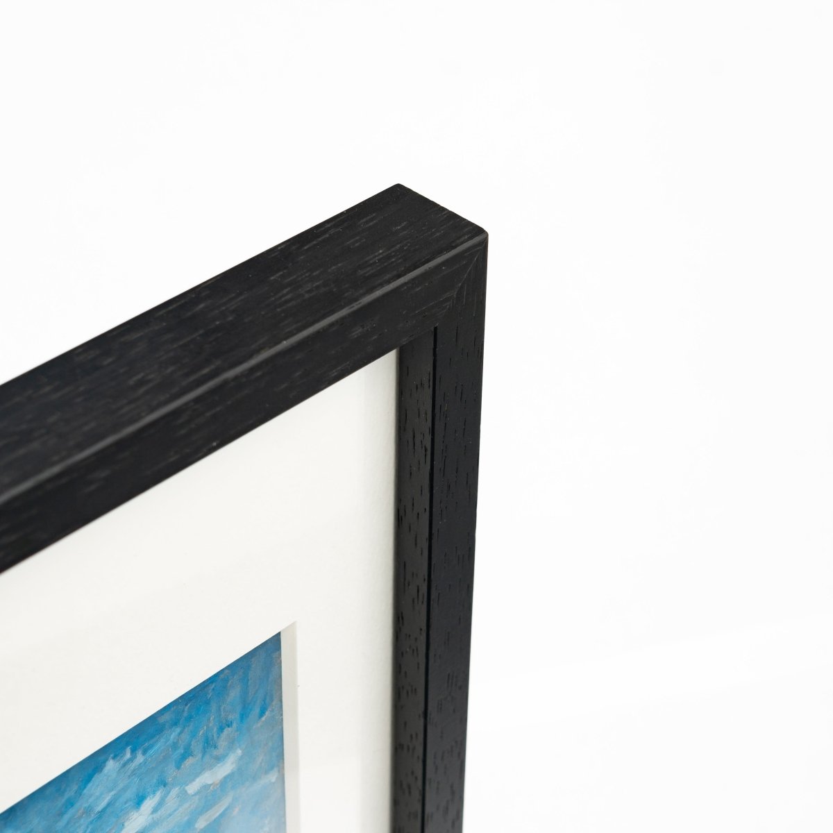 木製フレーム&オーバーマット加工 - PHOTOPRI【写真展・美術展品質のプリントサービス】 写真やイラスト・NFTアートの印刷を個展(写真展・美術展)向けにリーズナブルにジクレー印刷をするなら”PHOTOPRI”(フォトプリ)で。写真やイラスト・デジタルアートの印刷・額装・キャンバスパネルを個展・写真展向けにリーズナブルに印刷!8000円以上で送料無料中!PC・スマホどちらでもネットで注文OK!作品レベルの高品質