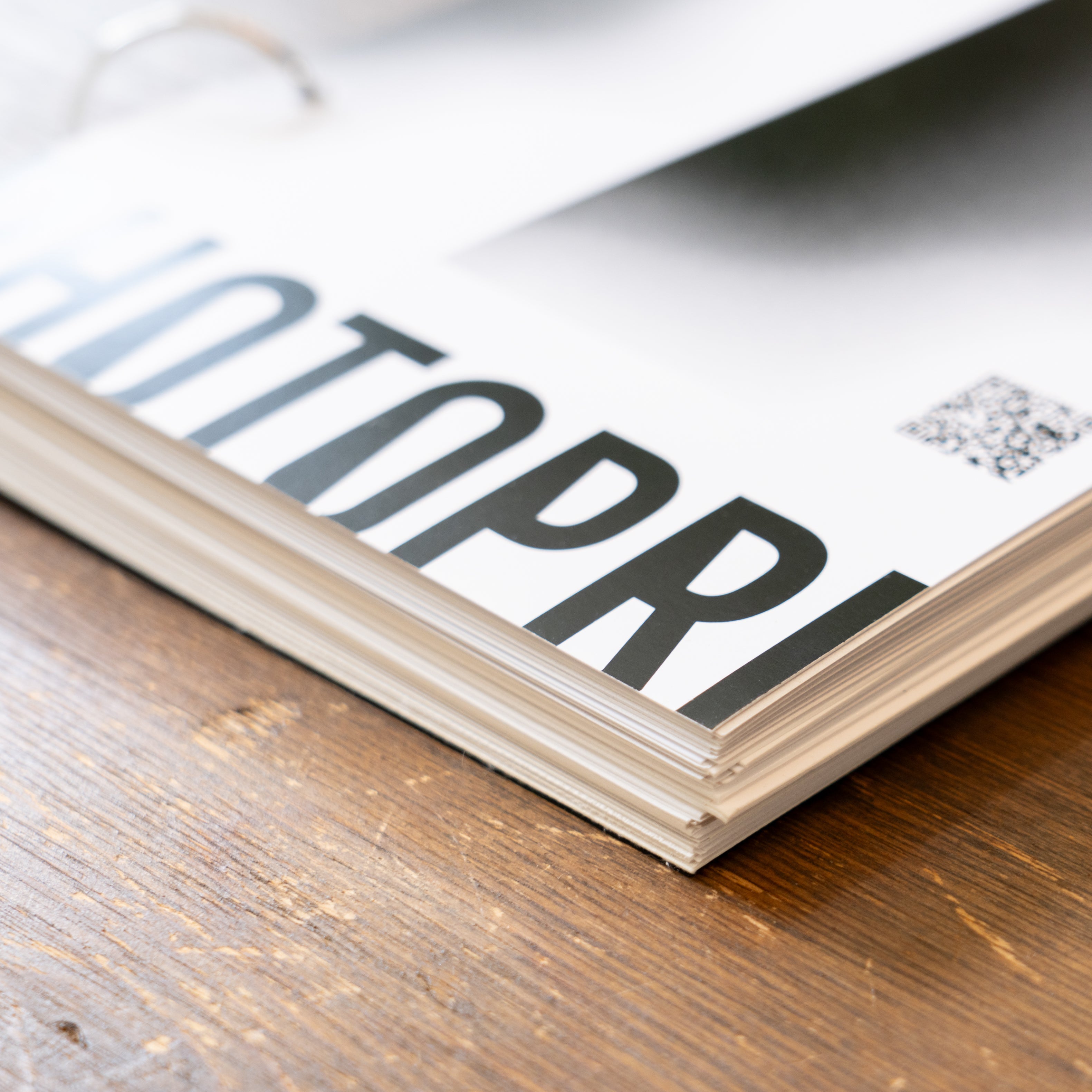 用紙サンプル帳 - PHOTOPRI【写真展・美術展品質のプリントサービス】 写真やイラスト・NFTアートの印刷を個展(写真展・美術展)向けにリーズナブルにジクレー印刷をするなら”PHOTOPRI”(フォトプリ)で。写真やイラスト・デジタルアートの印刷・額装・キャンバスパネルを個展・写真展向けにリーズナブルに印刷!8000円以上で送料無料中!PC・スマホどちらでもネットで注文OK!作品レベルの高品質