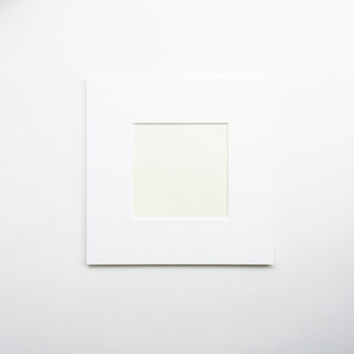 ブックマット加工 - PHOTOPRI【写真展・美術展品質のプリントサービス】 写真やイラスト・NFTアートの印刷を個展(写真展・美術展)向けにリーズナブルにジクレー印刷をするなら”PHOTOPRI”(フォトプリ)で。写真やイラスト・デジタルアートの印刷・額装・キャンバスパネルを個展・写真展向けにリーズナブルに印刷!8000円以上で送料無料中!PC・スマホどちらでもネットで注文OK!作品レベルの高品質