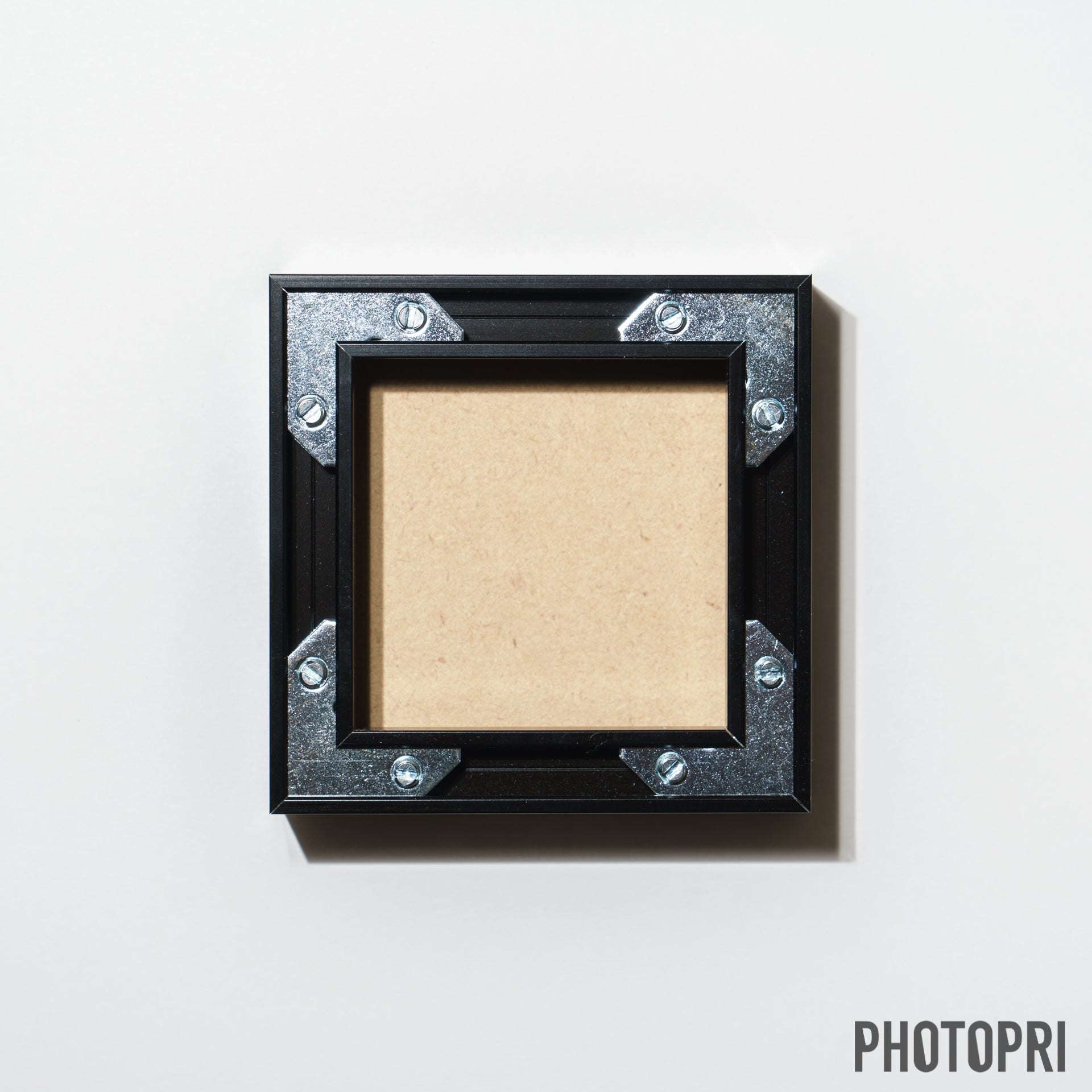 アルミ製フレーム - PHOTOPRI【写真展・美術展品質のプリントサービス】 写真やイラスト・NFTアートの印刷を個展(写真展・美術展)向けにリーズナブルにジクレー印刷をするなら”PHOTOPRI”(フォトプリ)で。写真やイラスト・デジタルアートの印刷・額装・キャンバスパネルを個展・写真展向けにリーズナブルに印刷!8000円以上で送料無料中!PC・スマホどちらでもネットで注文OK!作品レベルの高品質