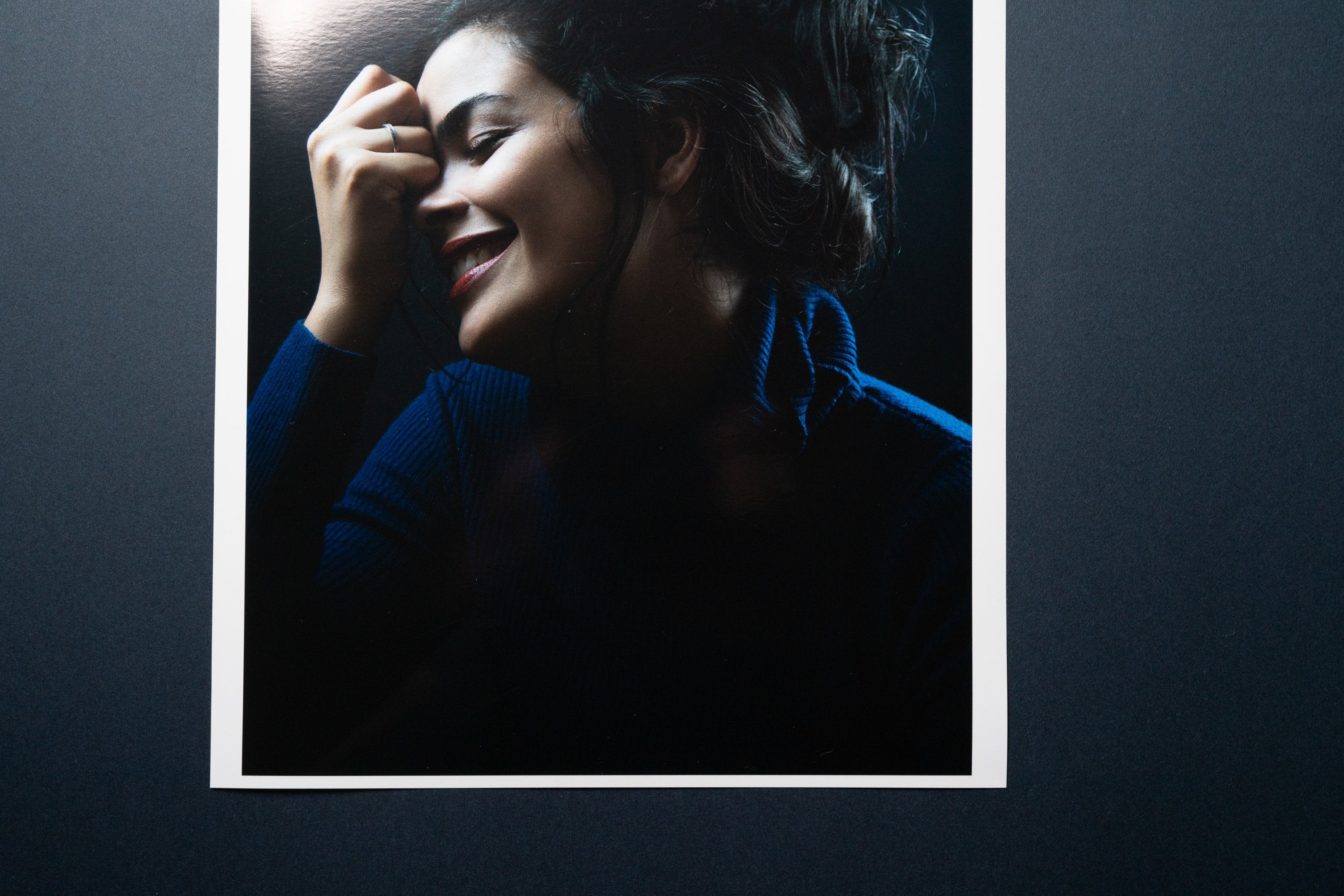 【EPSON】プロフェッショナルフォトペーパー厚手光沢 - PHOTOPRI【写真展・美術展品質のプリントサービス】 写真やイラスト・NFTアートの印刷を個展(写真展・美術展)向けにリーズナブルにジクレー印刷をするなら”PHOTOPRI”(フォトプリ)で。写真やイラスト・デジタルアートの印刷・額装・キャンバスパネルを個展・写真展向けにリーズナブルに印刷!8000円以上で送料無料中!PC・スマホどちらでもネットで注文OK!作品レベルの高品質