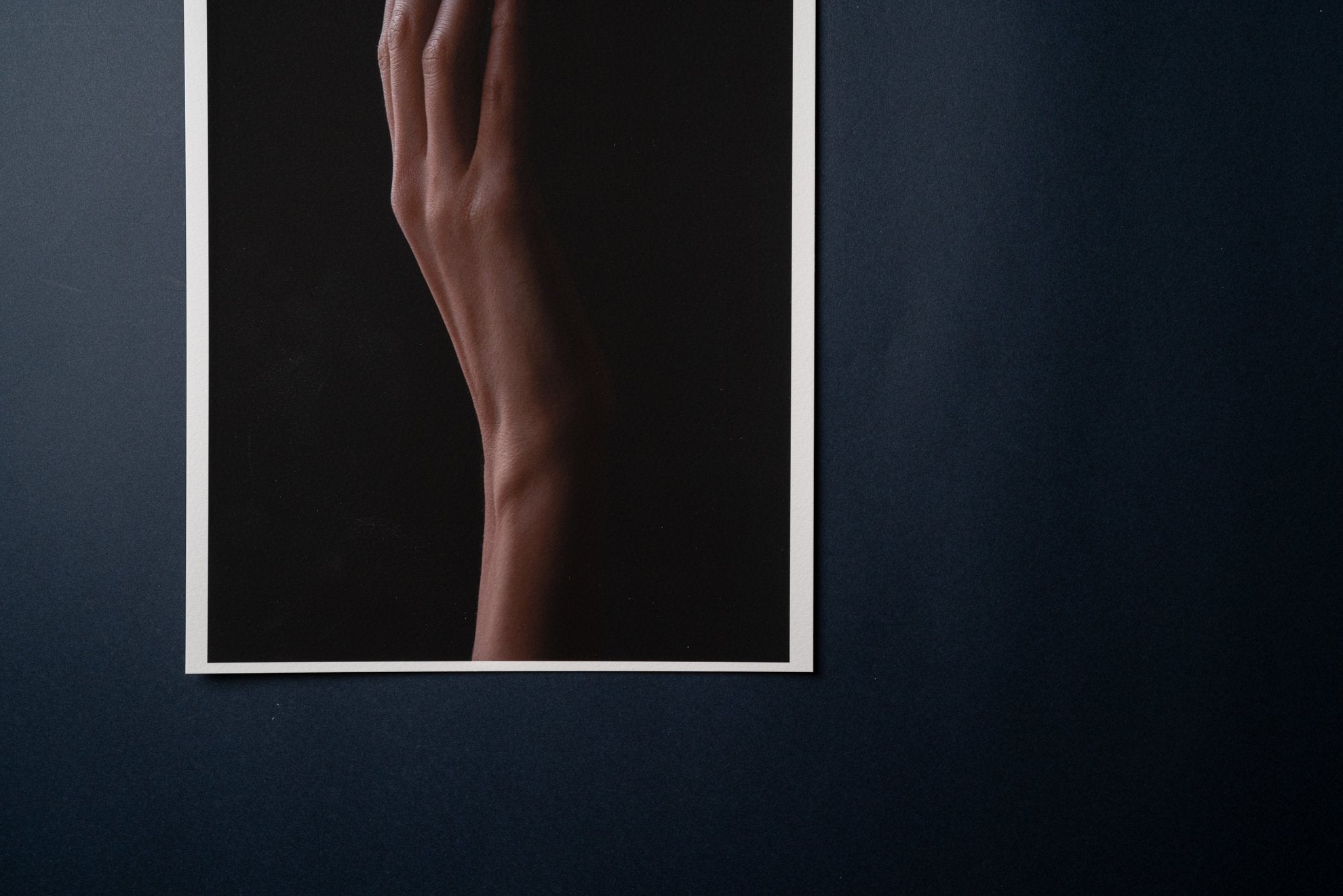 【EPSON】Velvet Fine Art Paper - PHOTOPRI【写真展・美術展品質のプリントサービス】 写真やイラスト・NFTアートの印刷を個展(写真展・美術展)向けにリーズナブルにジクレー印刷をするなら”PHOTOPRI”(フォトプリ)で。写真やイラスト・デジタルアートの印刷・額装・キャンバスパネルを個展・写真展向けにリーズナブルに印刷!8000円以上で送料無料中!PC・スマホどちらでもネットで注文OK!作品レベルの高品質