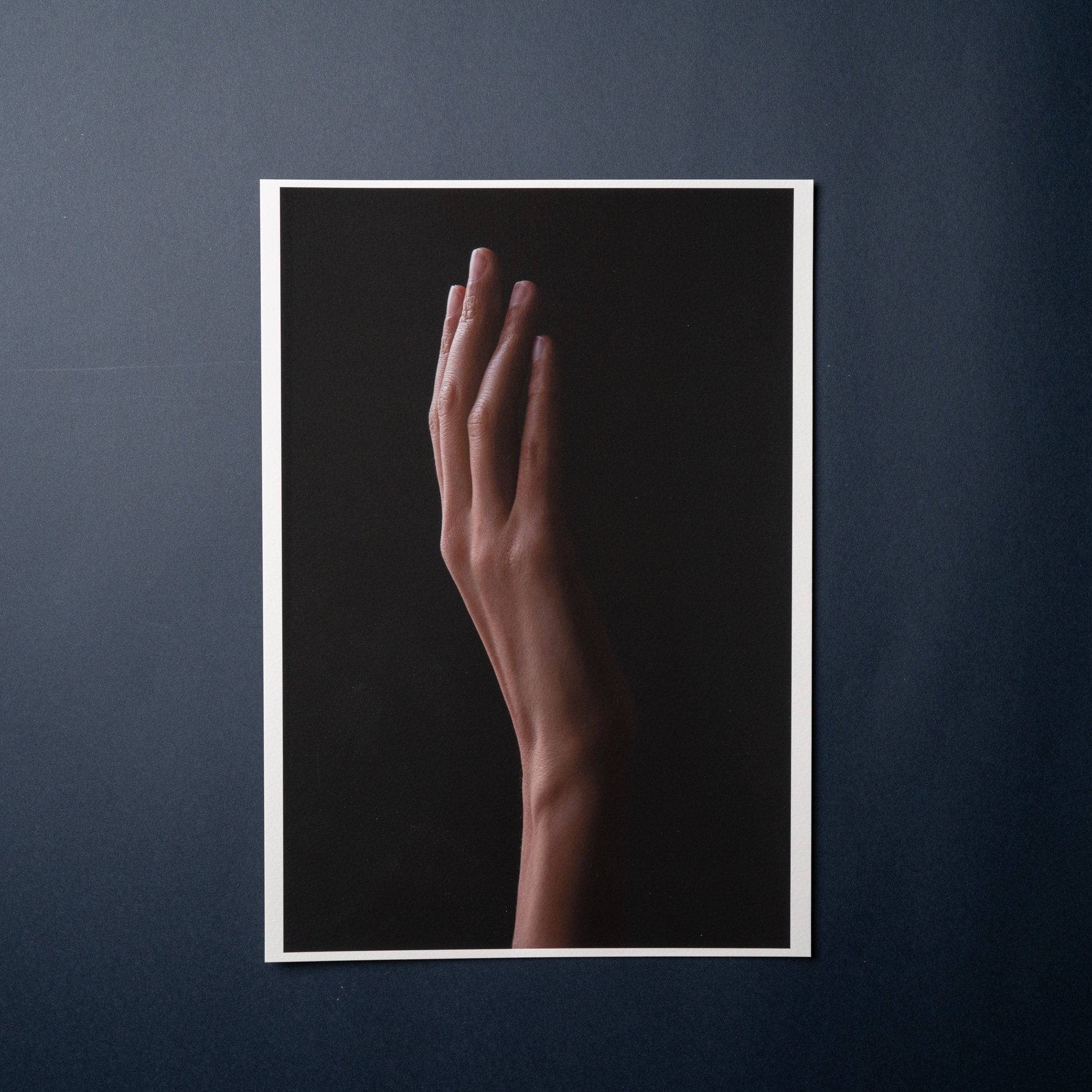 【EPSON】Velvet Fine Art Paper - PHOTOPRI【写真展・美術展品質のプリントサービス】 写真やイラスト・NFTアートの印刷を個展(写真展・美術展)向けにリーズナブルにジクレー印刷をするなら”PHOTOPRI”(フォトプリ)で。写真やイラスト・デジタルアートの印刷・額装・キャンバスパネルを個展・写真展向けにリーズナブルに印刷!8000円以上で送料無料中!PC・スマホどちらでもネットで注文OK!作品レベルの高品質