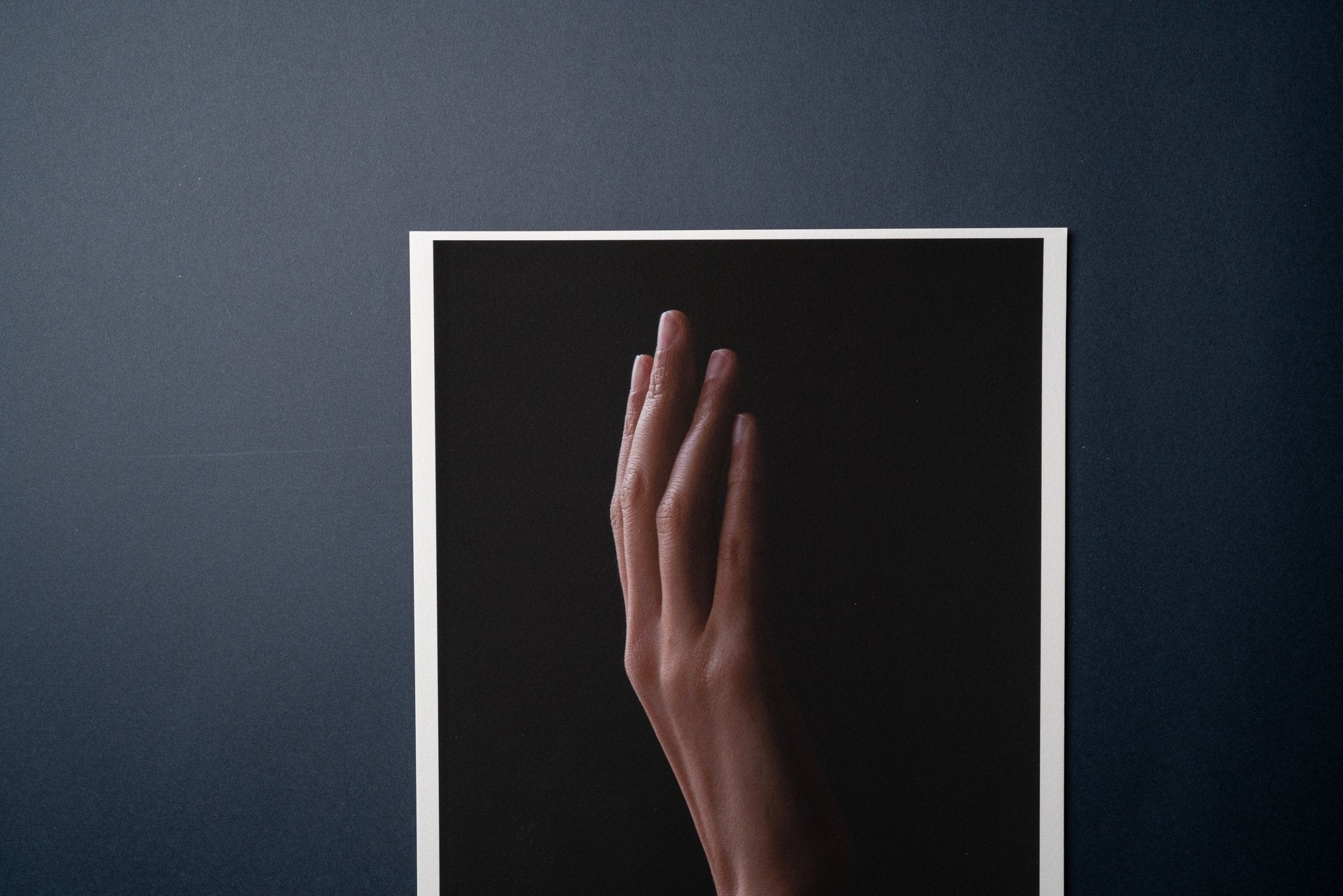 【EPSON】Velvet Fine Art Paper - PHOTOPRI【写真展・美術展品質のプリントサービス】 写真やイラスト・NFTアートの印刷を個展(写真展・美術展)向けにリーズナブルにジクレー印刷をするなら”PHOTOPRI”(フォトプリ)で。写真やイラスト・デジタルアートの印刷・額装・キャンバスパネルを個展・写真展向けにリーズナブルに印刷!8000円以上で送料無料中!PC・スマホどちらでもネットで注文OK!作品レベルの高品質