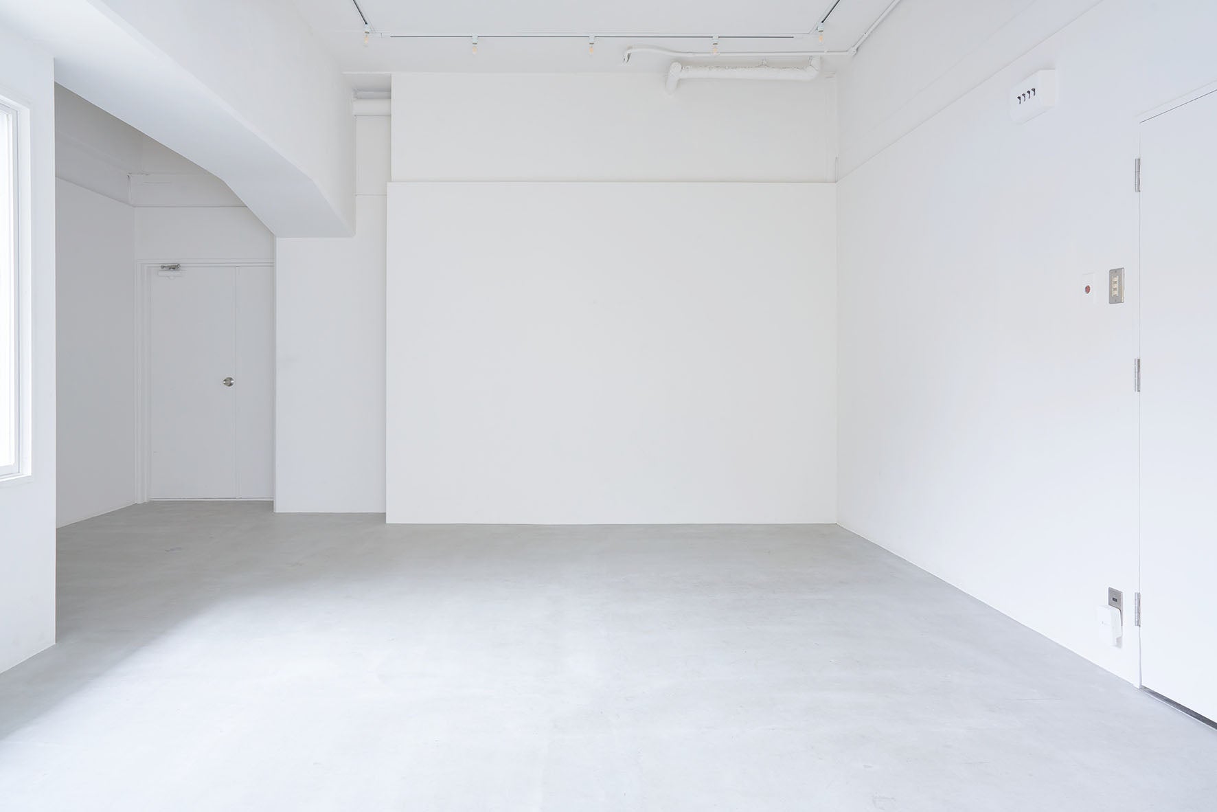 GALLERY METABO ROOM103 - PHOTOPRI【写真展・美術展品質のプリントサービス】 写真やイラスト・NFTアートの印刷を個展(写真展・美術展)向けにリーズナブルにジクレー印刷をするなら”PHOTOPRI”(フォトプリ)で。写真やイラスト・デジタルアートの印刷・額装・キャンバスパネルを個展・写真展向けにリーズナブルに印刷!8000円以上で送料無料中!PC・スマホどちらでもネットで注文OK!作品レベルの高品質