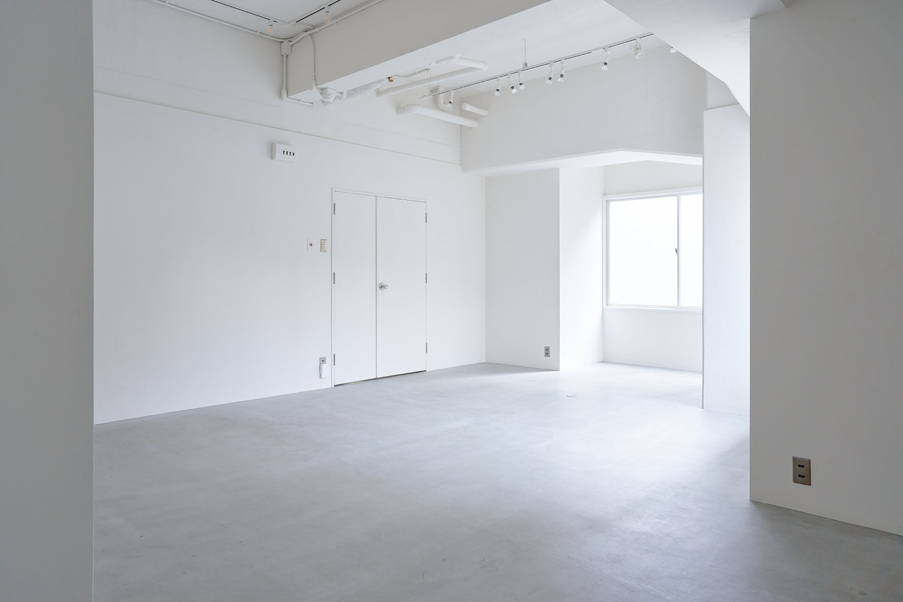 GALLERY METABO ROOM103 - PHOTOPRI【写真展・美術展品質のプリントサービス】 写真やイラスト・NFTアートの印刷を個展(写真展・美術展)向けにリーズナブルにジクレー印刷をするなら”PHOTOPRI”(フォトプリ)で。写真やイラスト・デジタルアートの印刷・額装・キャンバスパネルを個展・写真展向けにリーズナブルに印刷!8000円以上で送料無料中!PC・スマホどちらでもネットで注文OK!作品レベルの高品質