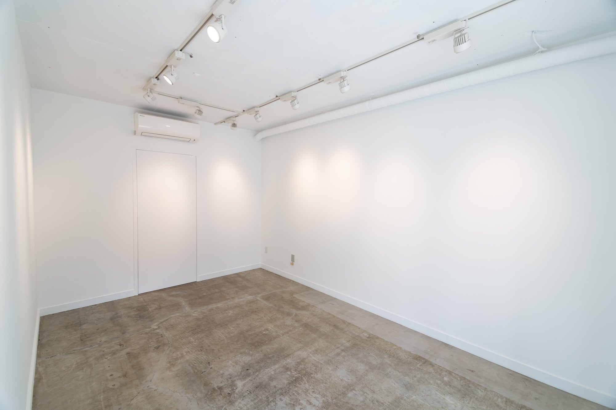 GALLERY SUMMER of LOVE - PHOTOPRI【写真展・美術展品質のプリントサービス】 写真やイラスト・NFTアートの印刷を個展(写真展・美術展)向けにリーズナブルにジクレー印刷をするなら”PHOTOPRI”(フォトプリ)で。写真やイラスト・デジタルアートの印刷・額装・キャンバスパネルを個展・写真展向けにリーズナブルに印刷!8000円以上で送料無料中!PC・スマホどちらでもネットで注文OK!作品レベルの高品質