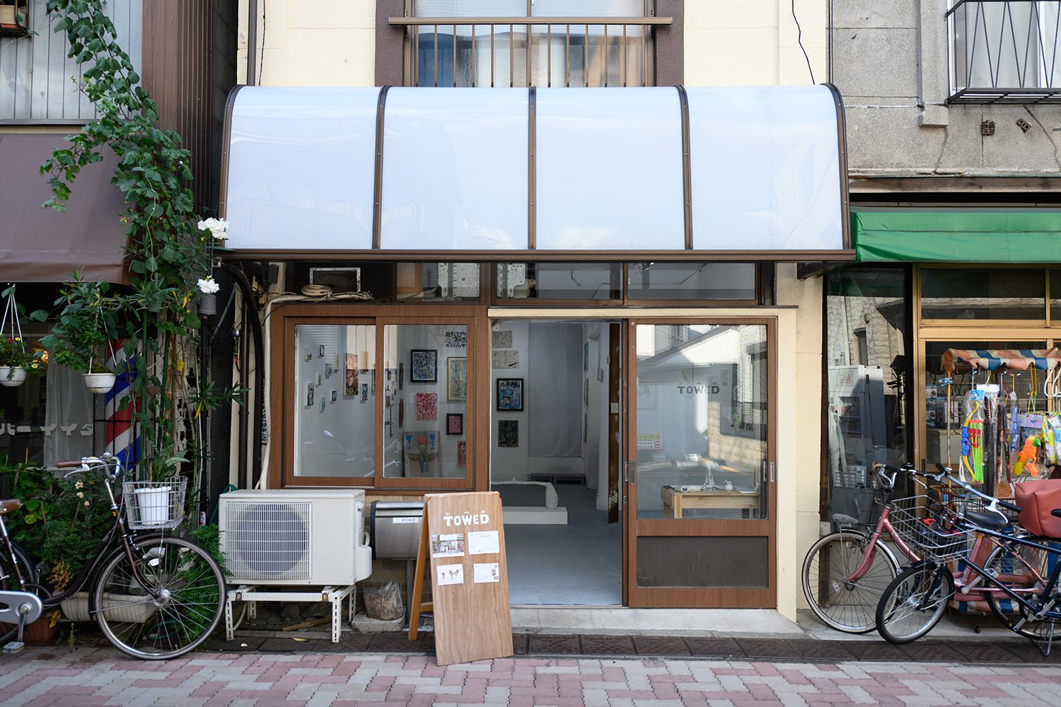 gallery TOWED - PHOTOPRI【写真展・美術展品質のプリントサービス】 写真やイラスト・NFTアートの印刷を個展(写真展・美術展)向けにリーズナブルにジクレー印刷をするなら”PHOTOPRI”(フォトプリ)で。写真やイラスト・デジタルアートの印刷を個展・写真展向けにリーズナブルに印刷!8000円以上で送料無料中!PC・スマホどちらでもネットで注文OK!作品レベルの高品質な写真プリント・ジークレ