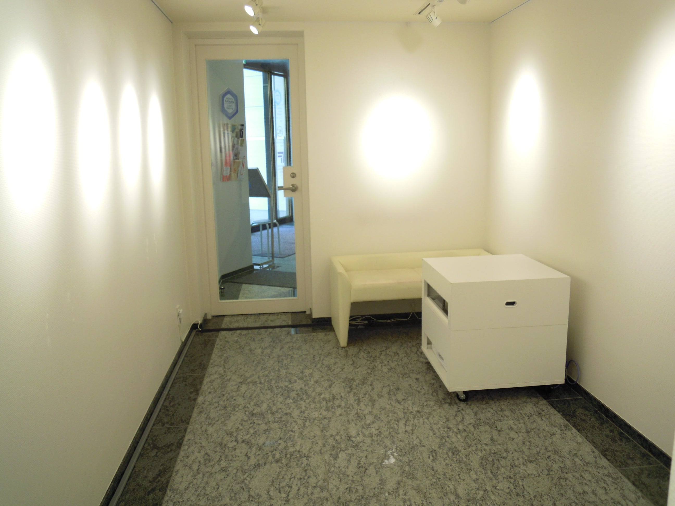 Hideharu Fukasaku Gallery Roppongi - PHOTOPRI【写真展・美術展品質のプリントサービス】 写真やイラスト・NFTアートの印刷を個展(写真展・美術展)向けにリーズナブルにジクレー印刷をするなら”PHOTOPRI”(フォトプリ)で。写真やイラスト・デジタルアートの印刷を個展・写真展向けにリーズナブルに印刷!8000円以上で送料無料中!PC・スマホどちらでもネットで注文OK!作品レベルの高品質な写真プリント・ジークレ