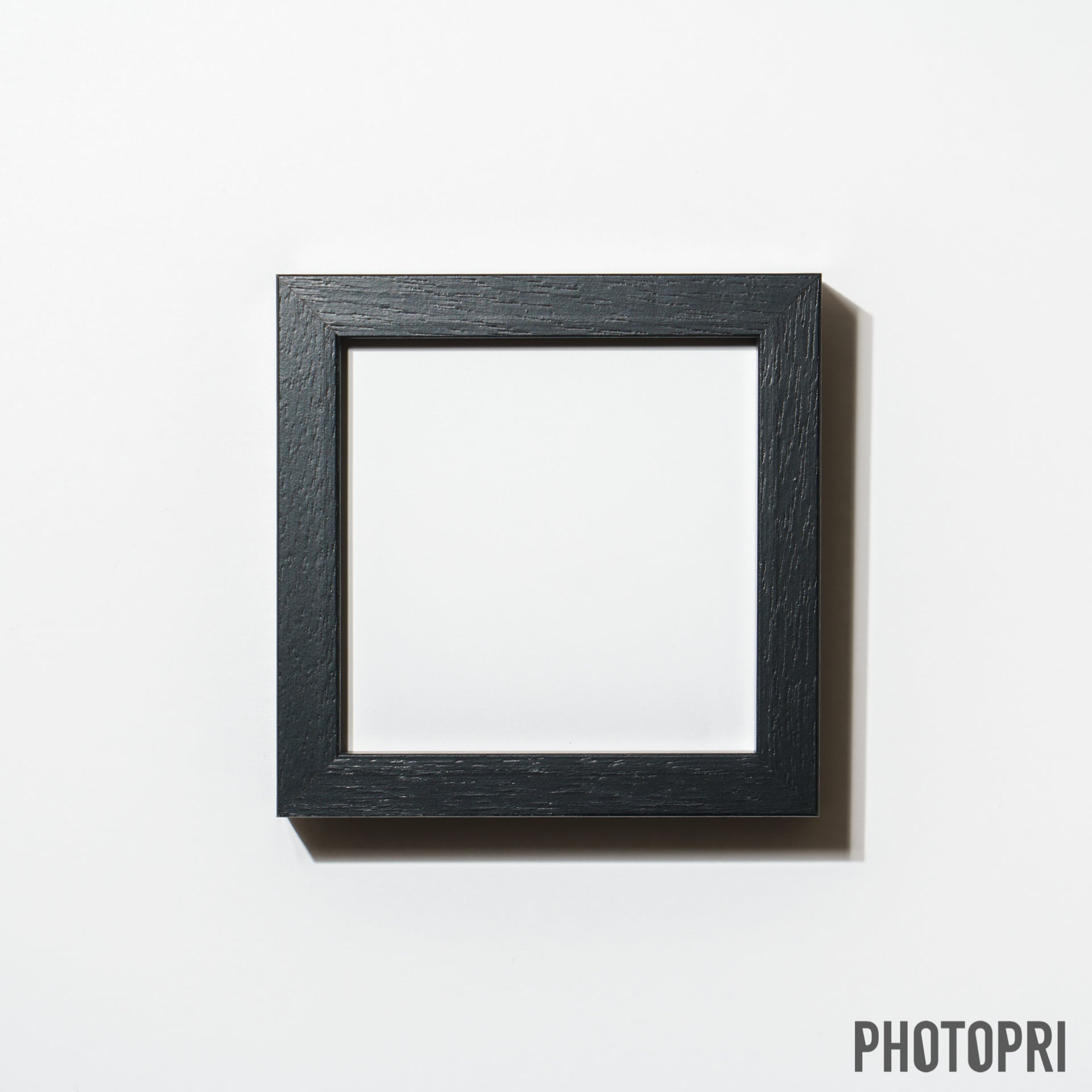 木製フレーム - PHOTOPRI【写真展・美術展品質のプリントサービス】 写真やイラスト・NFTアートの印刷を個展(写真展・美術展)向けにリーズナブルにジクレー印刷をするなら”PHOTOPRI”(フォトプリ)で。写真やイラスト・デジタルアートの印刷・額装・キャンバスパネルを個展・写真展向けにリーズナブルに印刷!8000円以上で送料無料中!PC・スマホどちらでもネットで注文OK!作品レベルの高品質