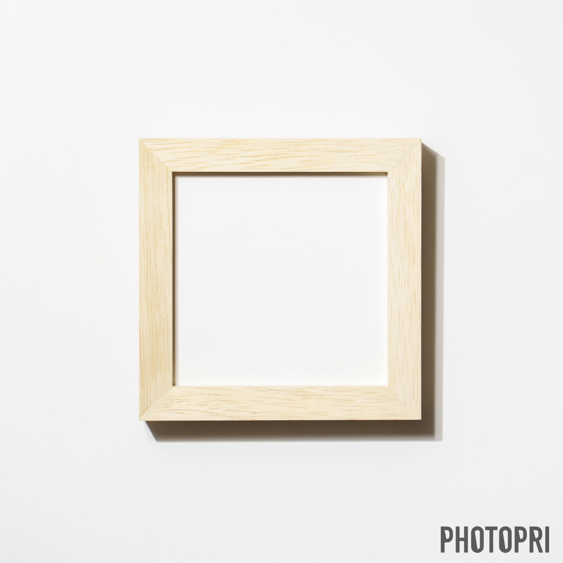 木製フレーム - PHOTOPRI【写真展・美術展品質のプリントサービス】 写真やイラスト・NFTアートの印刷を個展(写真展・美術展)向けにリーズナブルにジクレー印刷をするなら”PHOTOPRI”(フォトプリ)で。写真やイラスト・デジタルアートの印刷・額装・キャンバスパネルを個展・写真展向けにリーズナブルに印刷!8000円以上で送料無料中!PC・スマホどちらでもネットで注文OK!作品レベルの高品質