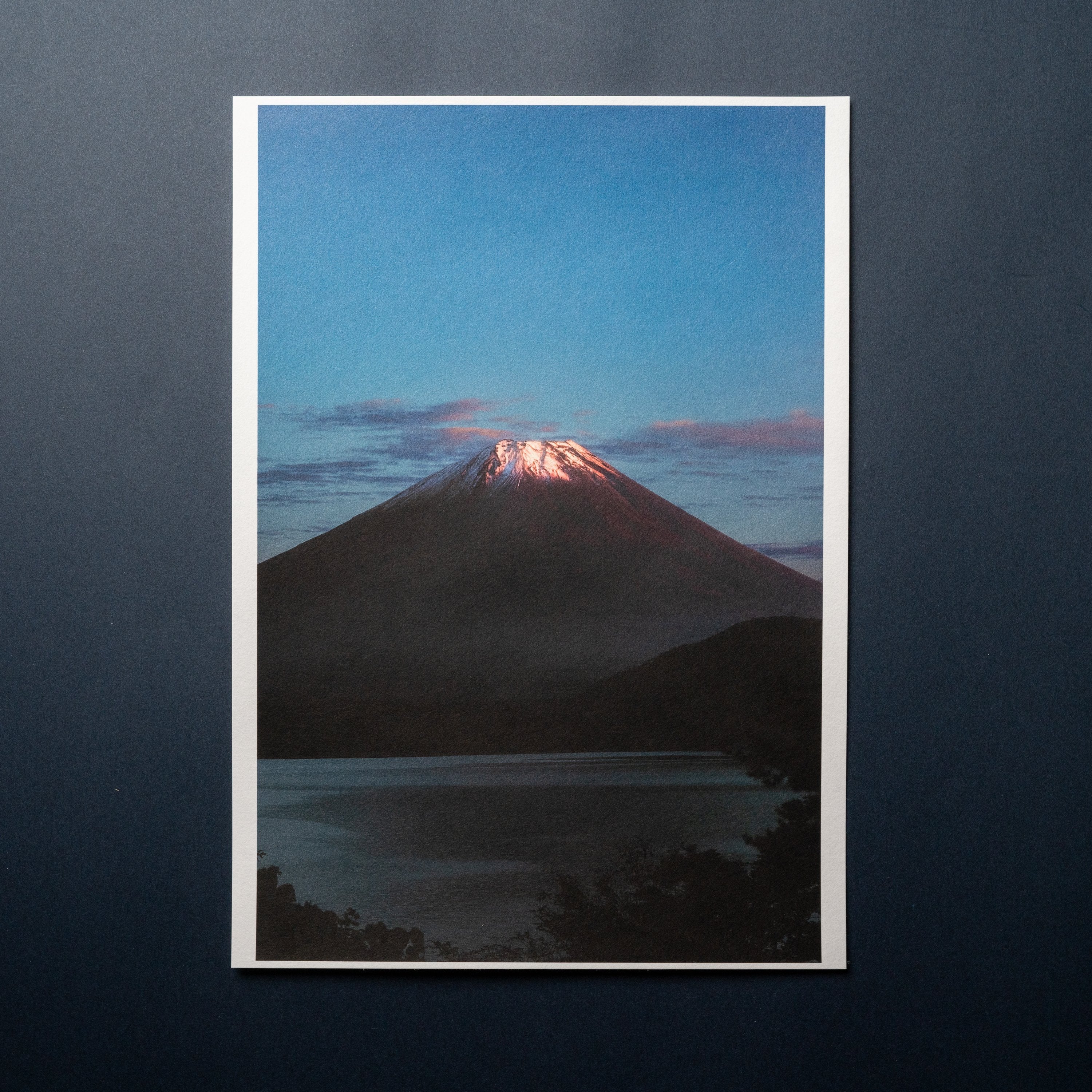 【阿波和紙】楮 厚口 白 - PHOTOPRI【写真展・美術展品質のプリントサービス】 写真やイラスト・NFTアートの印刷を個展(写真展・美術展)向けにリーズナブルにジクレー印刷をするなら”PHOTOPRI”(フォトプリ)で。写真やイラスト・デジタルアートの印刷・額装・キャンバスパネルを個展・写真展向けにリーズナブルに印刷!8000円以上で送料無料中!PC・スマホどちらでもネットで注文OK!作品レベルの高品質
