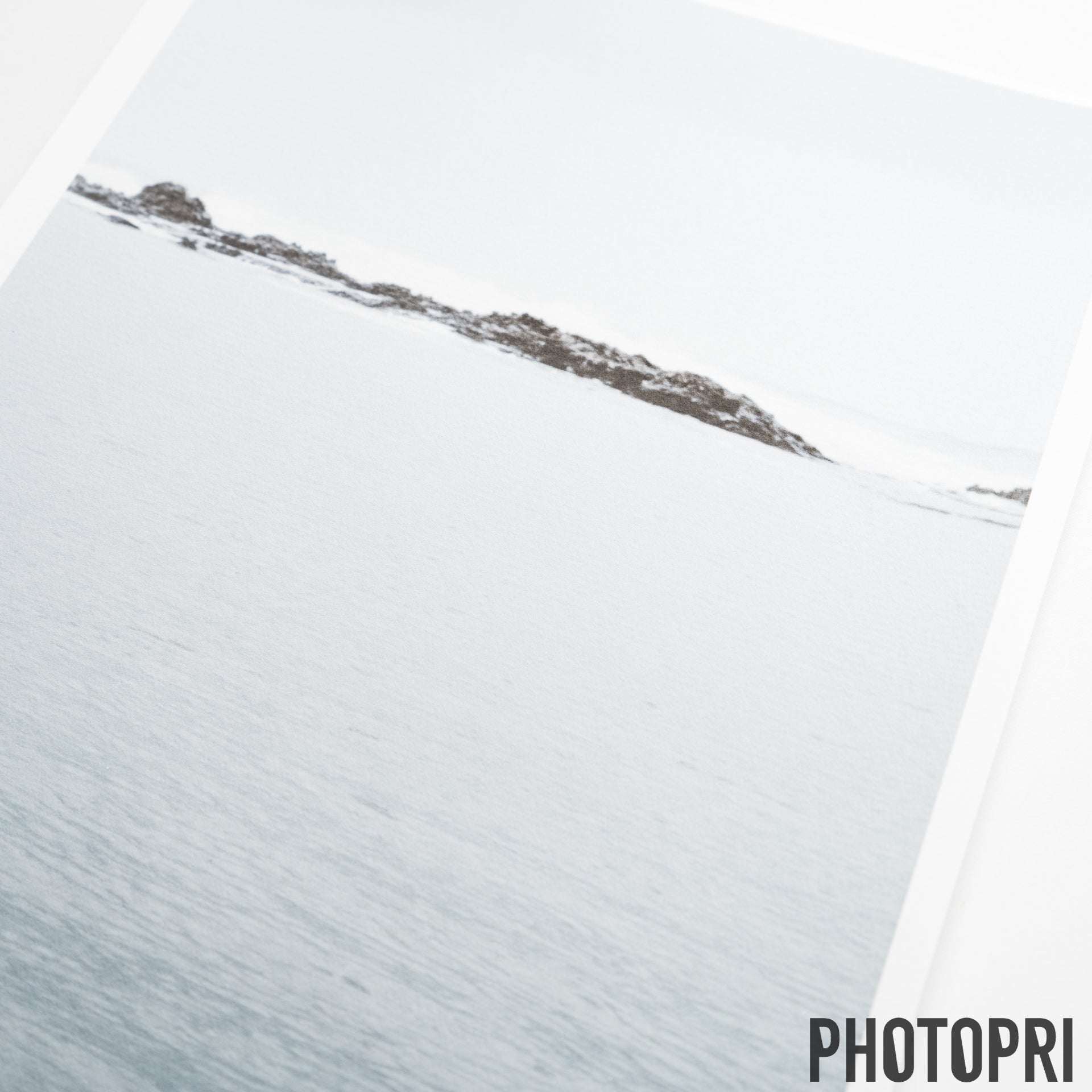 【阿波和紙】忌部 薄口 白 - PHOTOPRI【写真展・美術展品質のプリントサービス】 写真やイラスト・NFTアートの印刷を個展(写真展・美術展)向けにリーズナブルにジクレー印刷をするなら”PHOTOPRI”(フォトプリ)で。写真やイラスト・デジタルアートの印刷・額装・キャンバスパネルを個展・写真展向けにリーズナブルに印刷!8000円以上で送料無料中!PC・スマホどちらでもネットで注文OK!作品レベルの高品質