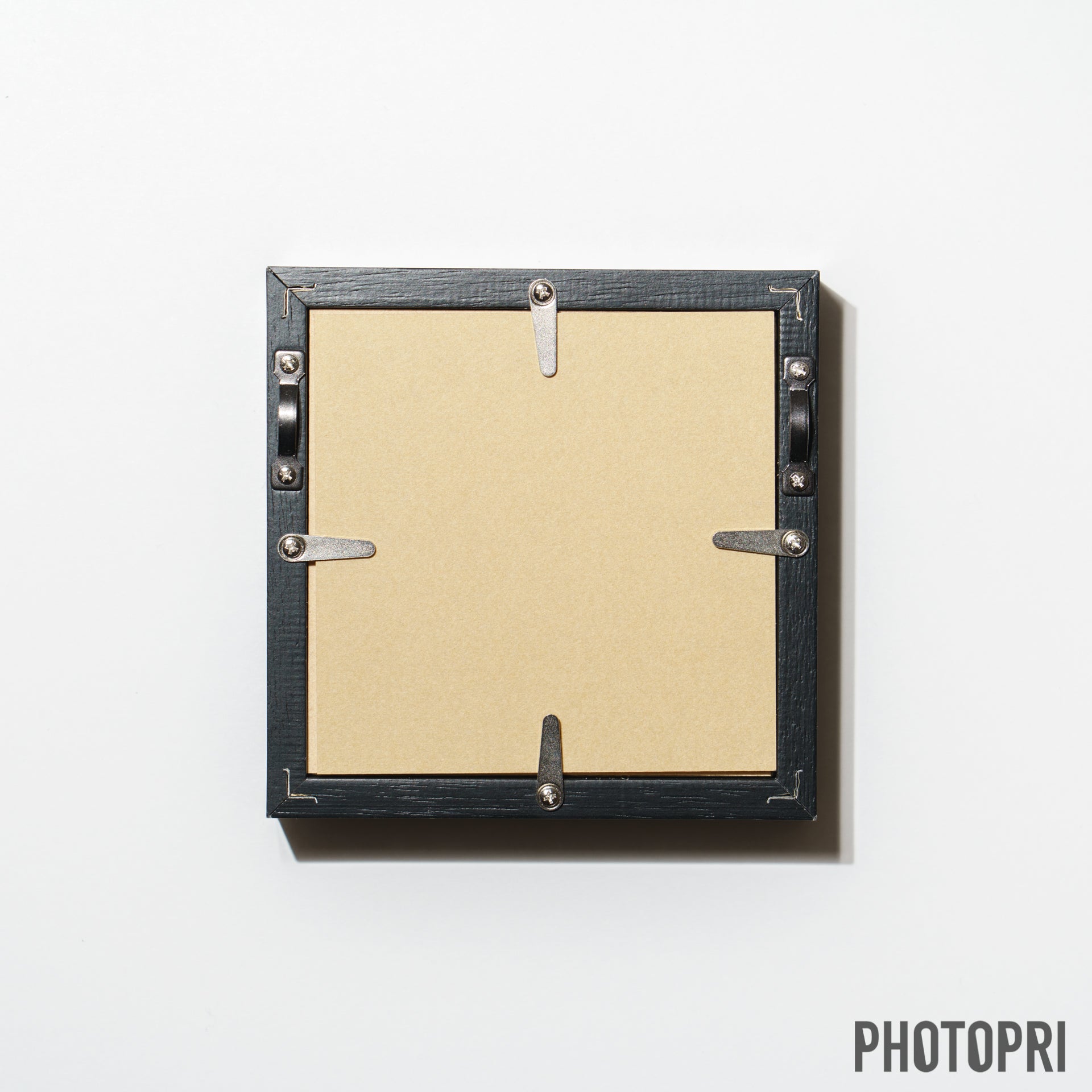 木製フレーム - PHOTOPRI【写真展・美術展品質のプリントサービス】 写真やイラスト・NFTアートの印刷を個展(写真展・美術展)向けにリーズナブルにジクレー印刷をするなら”PHOTOPRI”(フォトプリ)で。写真やイラスト・デジタルアートの印刷を個展・写真展向けにリーズナブルに印刷!8000円以上で送料無料中!PC・スマホどちらでもネットで注文OK!作品レベルの高品質な写真プリント・ジークレ