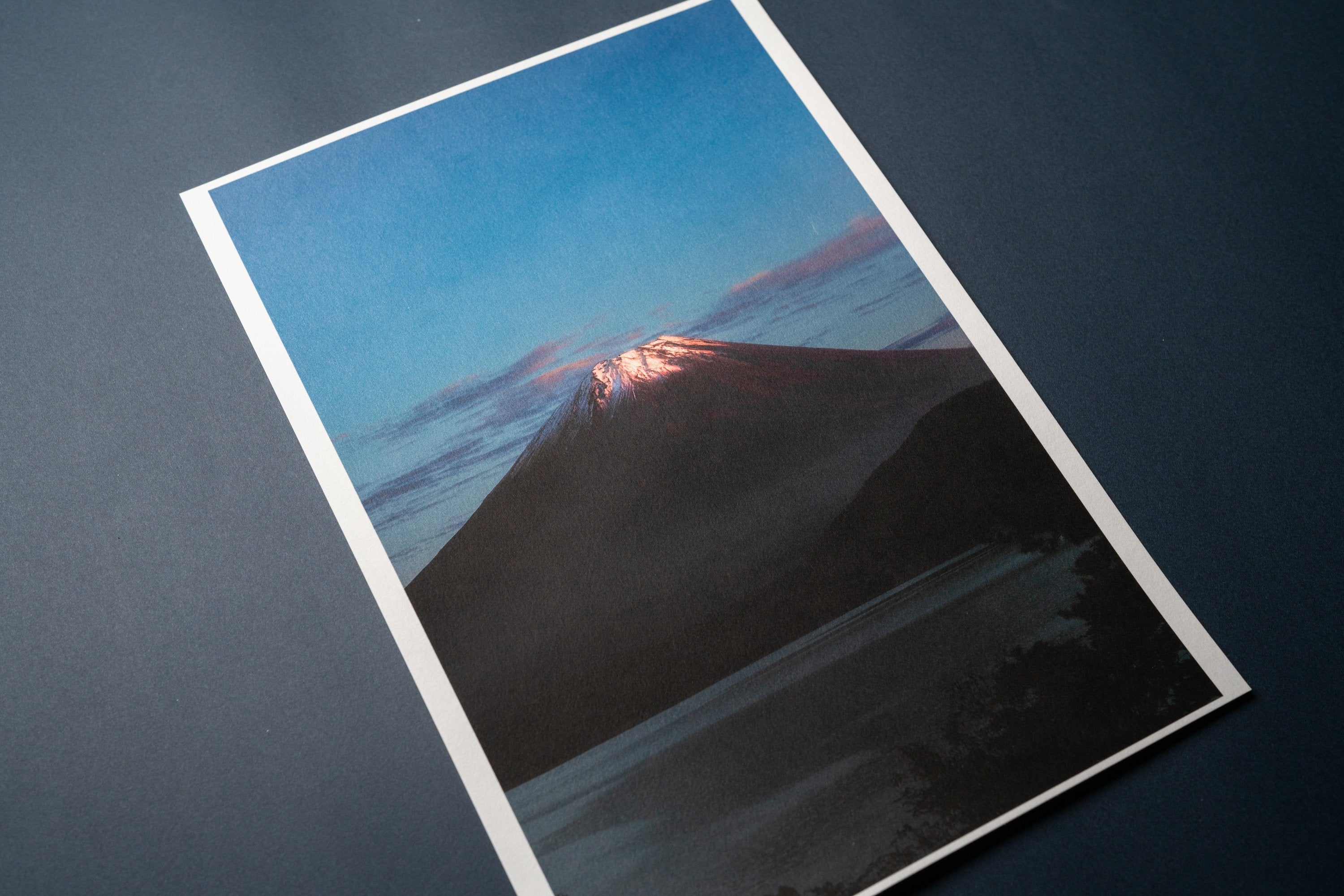 【阿波和紙】楮 厚口 白 - PHOTOPRI【写真展・美術展品質のプリントサービス】 写真やイラスト・NFTアートの印刷を個展(写真展・美術展)向けにリーズナブルにジクレー印刷をするなら”PHOTOPRI”(フォトプリ)で。写真やイラスト・デジタルアートの印刷・額装・キャンバスパネルを個展・写真展向けにリーズナブルに印刷!8000円以上で送料無料中!PC・スマホどちらでもネットで注文OK!作品レベルの高品質