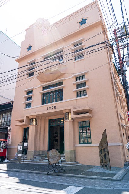 同時代ギャラリー - PHOTOPRI【写真展・美術展品質のプリントサービス】 写真やイラスト・NFTアートの印刷を個展(写真展・美術展)向けにリーズナブルにジクレー印刷をするなら”PHOTOPRI”(フォトプリ)で。写真やイラスト・デジタルアートの印刷を個展・写真展向けにリーズナブルに印刷!8000円以上で送料無料中!PC・スマホどちらでもネットで注文OK!作品レベルの高品質な写真プリント・ジークレ