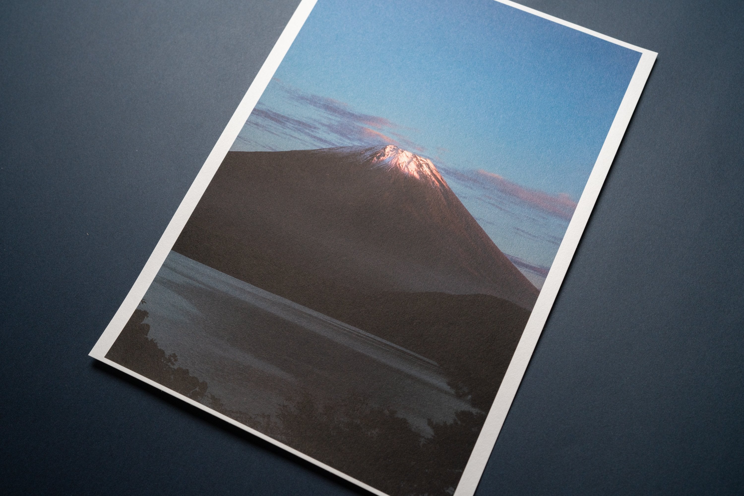 【阿波和紙】楮 厚口 白 - PHOTOPRI【写真展・美術展品質のプリントサービス】 写真やイラスト・NFTアートの印刷を個展(写真展・美術展)向けにリーズナブルにジクレー印刷をするなら”PHOTOPRI”(フォトプリ)で。写真やイラスト・デジタルアートの印刷・額装・キャンバスパネルを個展・写真展向けにリーズナブルに印刷!8000円以上で送料無料中!PC・スマホどちらでもネットで注文OK!作品レベルの高品質