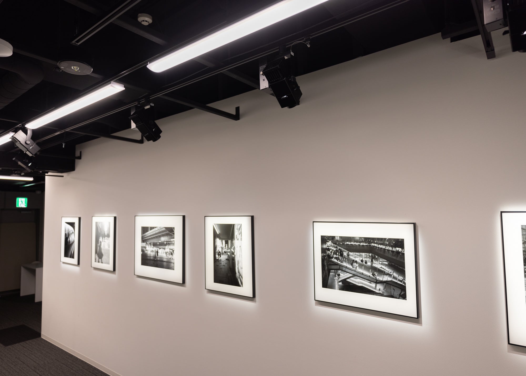 ヒコヒコギャラリー - PHOTOPRI【写真展・美術展品質のプリントサービス】 写真やイラスト・NFTアートの印刷を個展(写真展・美術展)向けにリーズナブルにジクレー印刷をするなら”PHOTOPRI”(フォトプリ)で。写真やイラスト・デジタルアートの印刷を個展・写真展向けにリーズナブルに印刷!8000円以上で送料無料中!PC・スマホどちらでもネットで注文OK!作品レベルの高品質な写真プリント・ジークレ