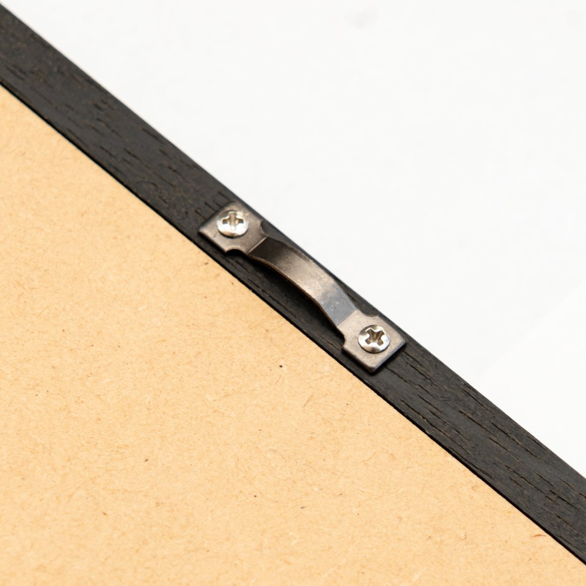 木製フレーム＆オーバーマット加工 - PHOTOPRI【写真展・美術展品質のプリントサービス】 写真やイラスト・NFTアートの印刷を個展(写真展・美術展)向けにリーズナブルにジクレー印刷をするなら”PHOTOPRI”(フォトプリ)で。写真やイラスト・デジタルアートの印刷・額装・キャンバスパネルを個展・写真展向けにリーズナブルに印刷！8000円以上で送料無料中！PC・スマホどちらでもネットで注文OK！作品レベルの高品質