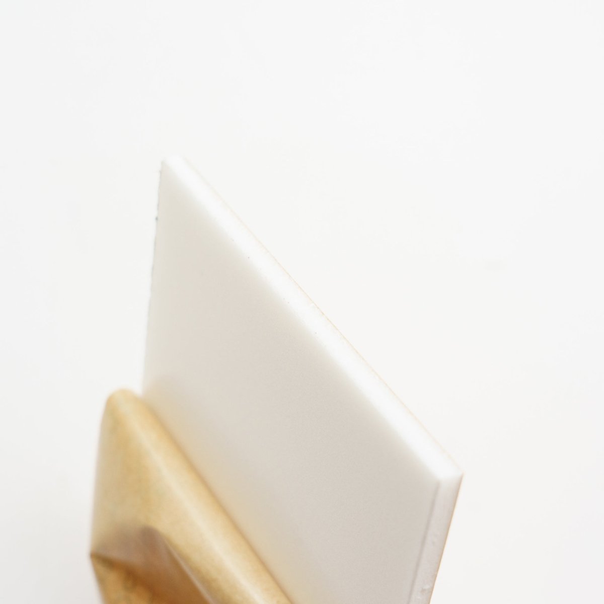 スチレンパネル加工 - PHOTOPRI【写真展・美術展品質のプリントサービス】 写真やイラスト・NFTアートの印刷を個展(写真展・美術展)向けにリーズナブルにジクレー印刷をするなら”PHOTOPRI”(フォトプリ)で。写真やイラスト・デジタルアートの印刷・額装・キャンバスパネルを個展・写真展向けにリーズナブルに印刷！8000円以上で送料無料中！PC・スマホどちらでもネットで注文OK！作品レベルの高品質