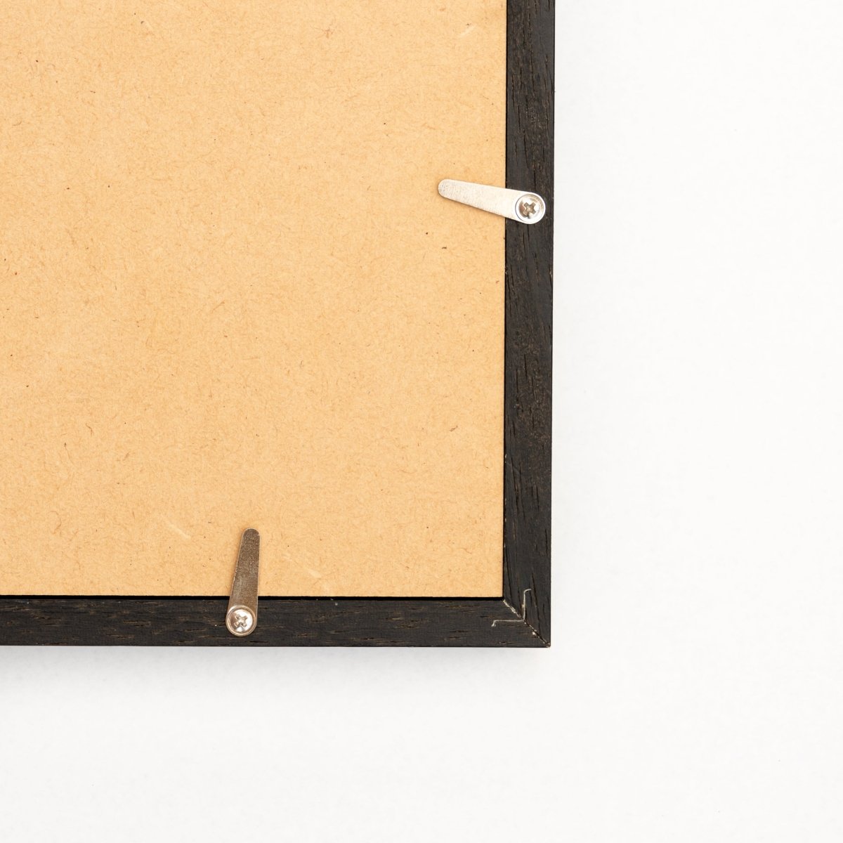 木製フレーム額入れ - PHOTOPRI【写真展・美術展品質のプリントサービス】 写真やイラスト・NFTアートの印刷を個展(写真展・美術展)向けにリーズナブルにジクレー印刷をするなら”PHOTOPRI”(フォトプリ)で。写真やイラスト・デジタルアートの印刷・額装・キャンバスパネルを個展・写真展向けにリーズナブルに印刷！8000円以上で送料無料中！PC・スマホどちらでもネットで注文OK！作品レベルの高品質